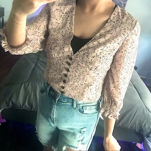 cute floral blush/pink v neck top. 5ft 3 127 lbs